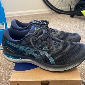 Asics Gel Nimbus SIZE: 11